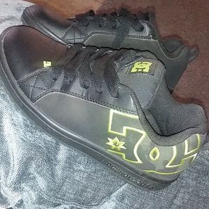 Dc shoes